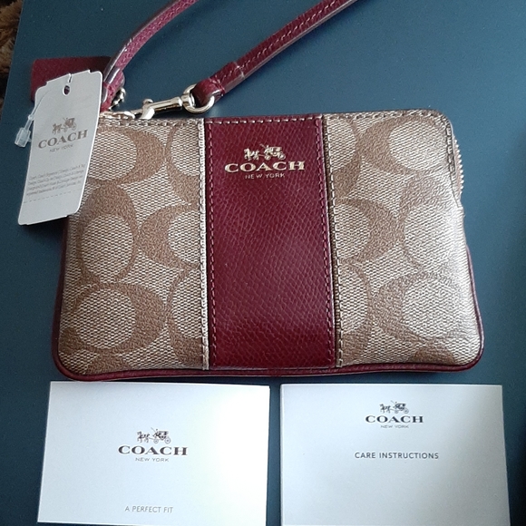 Coach Handbags - NWT COACH ZIP WRISTLET